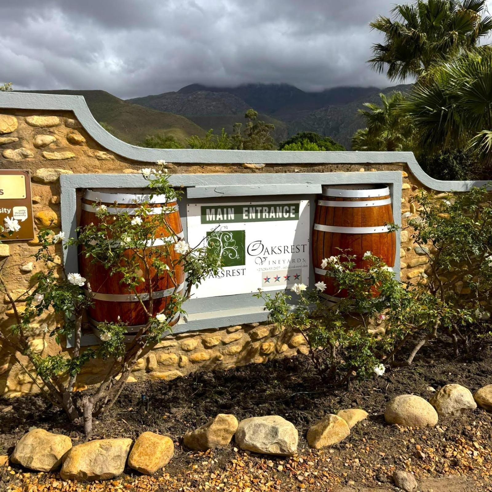فندق لاديسميثفي  Oaksrest Vineyards Guest Farm المظهر الخارجي الصورة