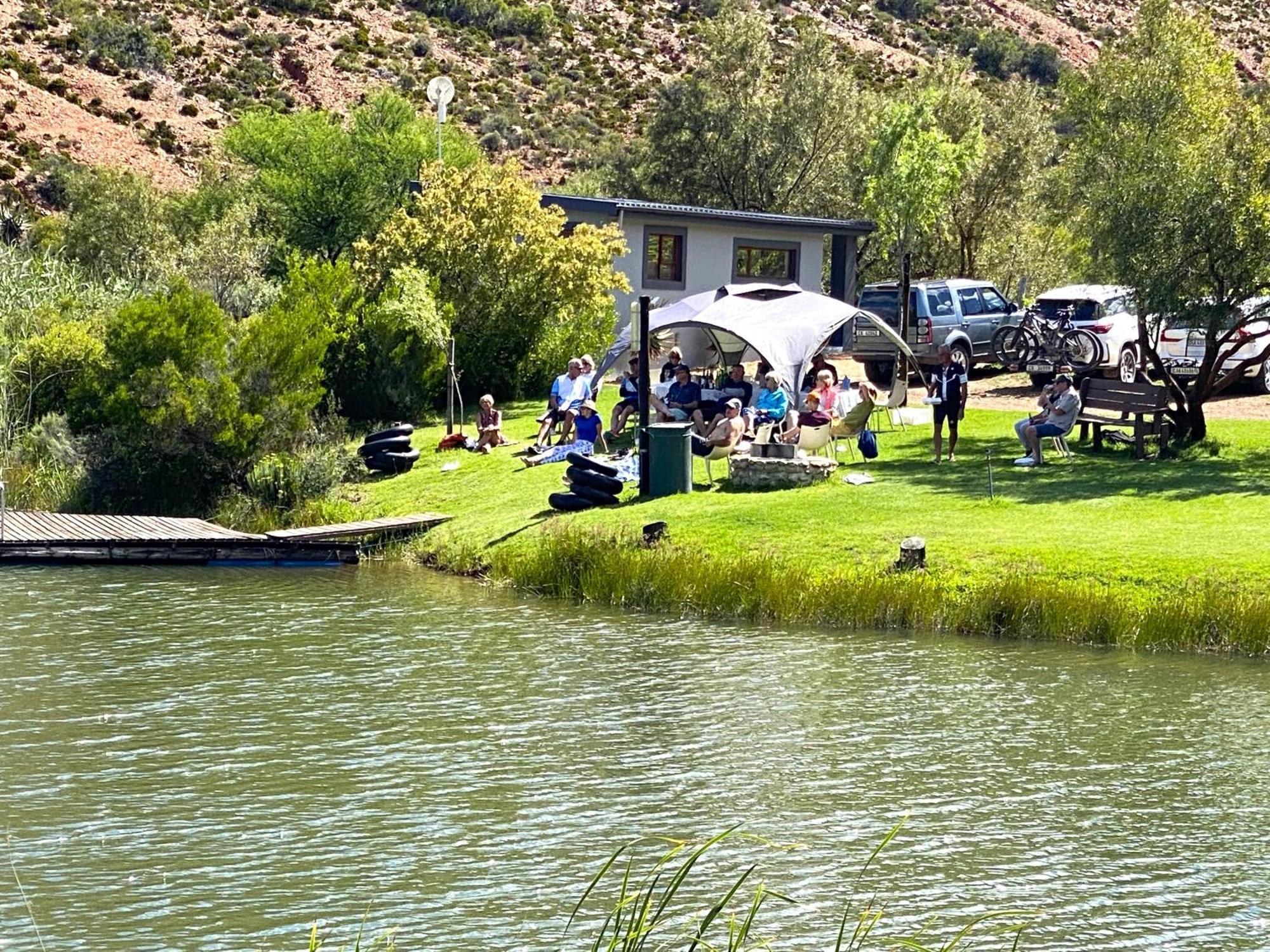 فندق لاديسميثفي  Oaksrest Vineyards Guest Farm المظهر الخارجي الصورة