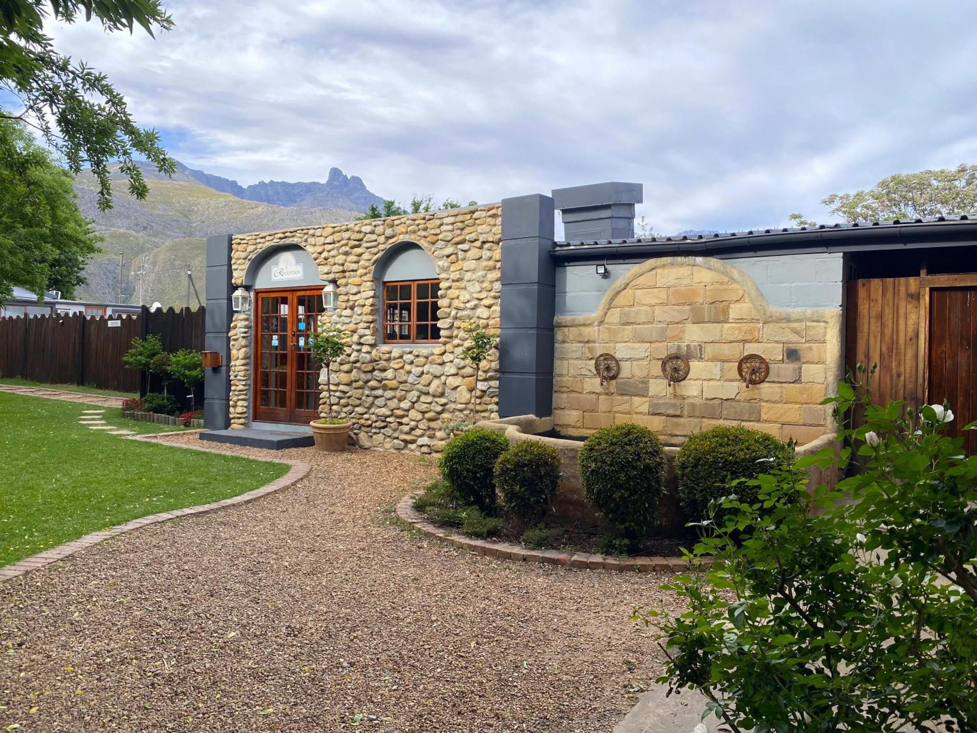 فندق لاديسميثفي  Oaksrest Vineyards Guest Farm المظهر الخارجي الصورة